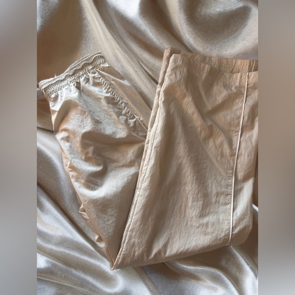 NWT Nike Women’s Wind Runner HR Water Repellent Standard Fit Athleisure Pants - Picture 6 of 13